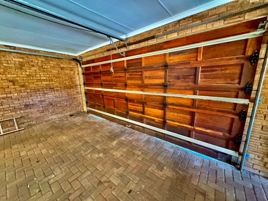 5 Bedroom Property for Sale in Potchefstroom North North West